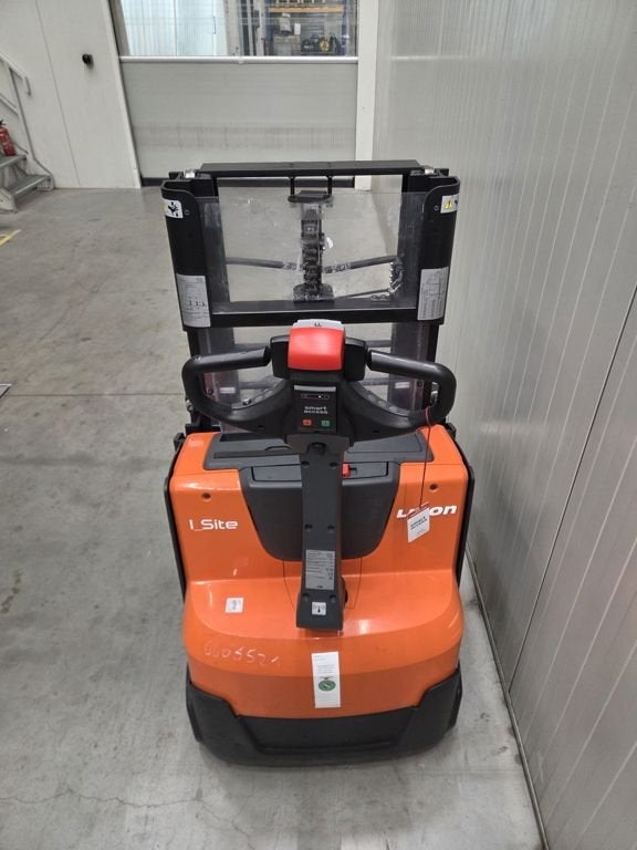 TOYOTA SWE200D, Zakelijke goederen, Machines en Bouw | Heftrucks en Intern transport, 1000 tot 2000 kg, Elektrisch, Stapelaar
