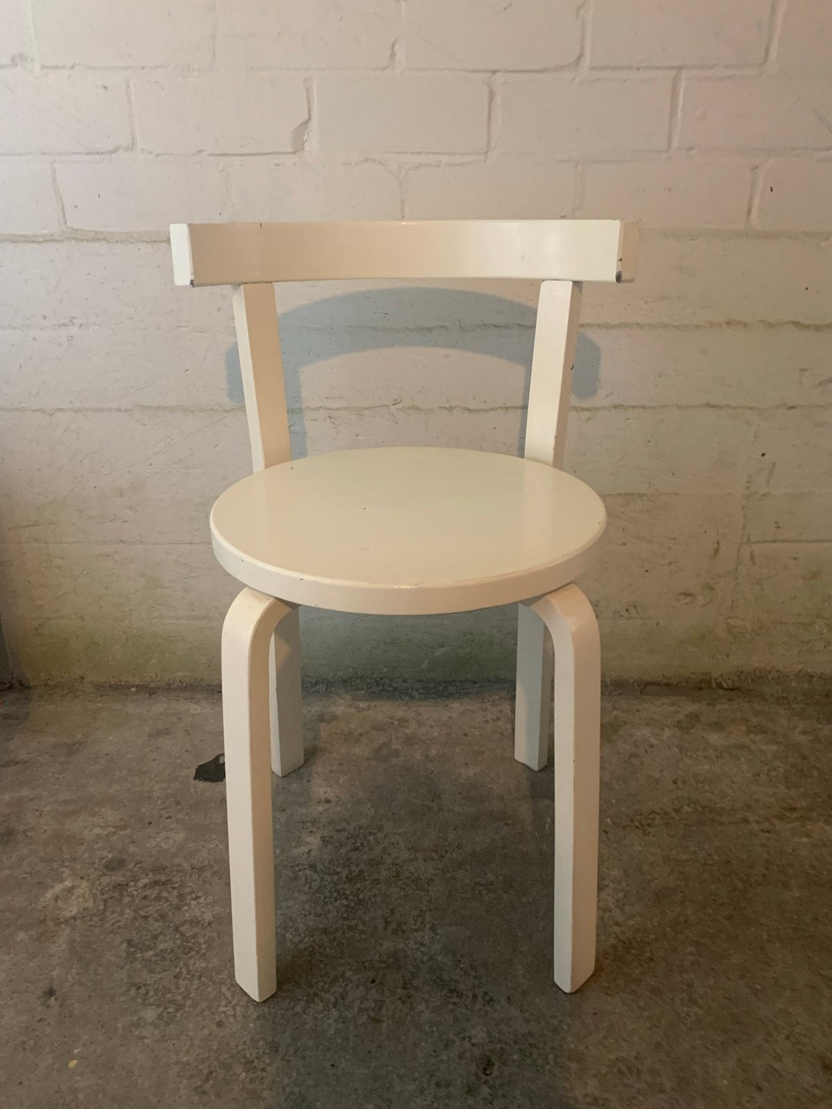 Krukje geïnspireerd op Alvar Aalto Stool 68, Ophalen, Gebruikt, Wit, Eén