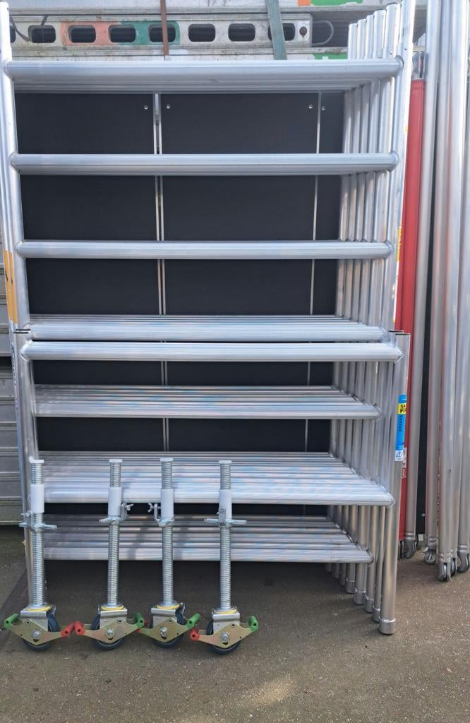 Te koop steiger met Fiberdeck vloeren 8.20 werkhoogte, Doe-het-zelf en Verbouw, Steigers, Ophalen of Verzenden, Rolsteiger of Kamersteiger