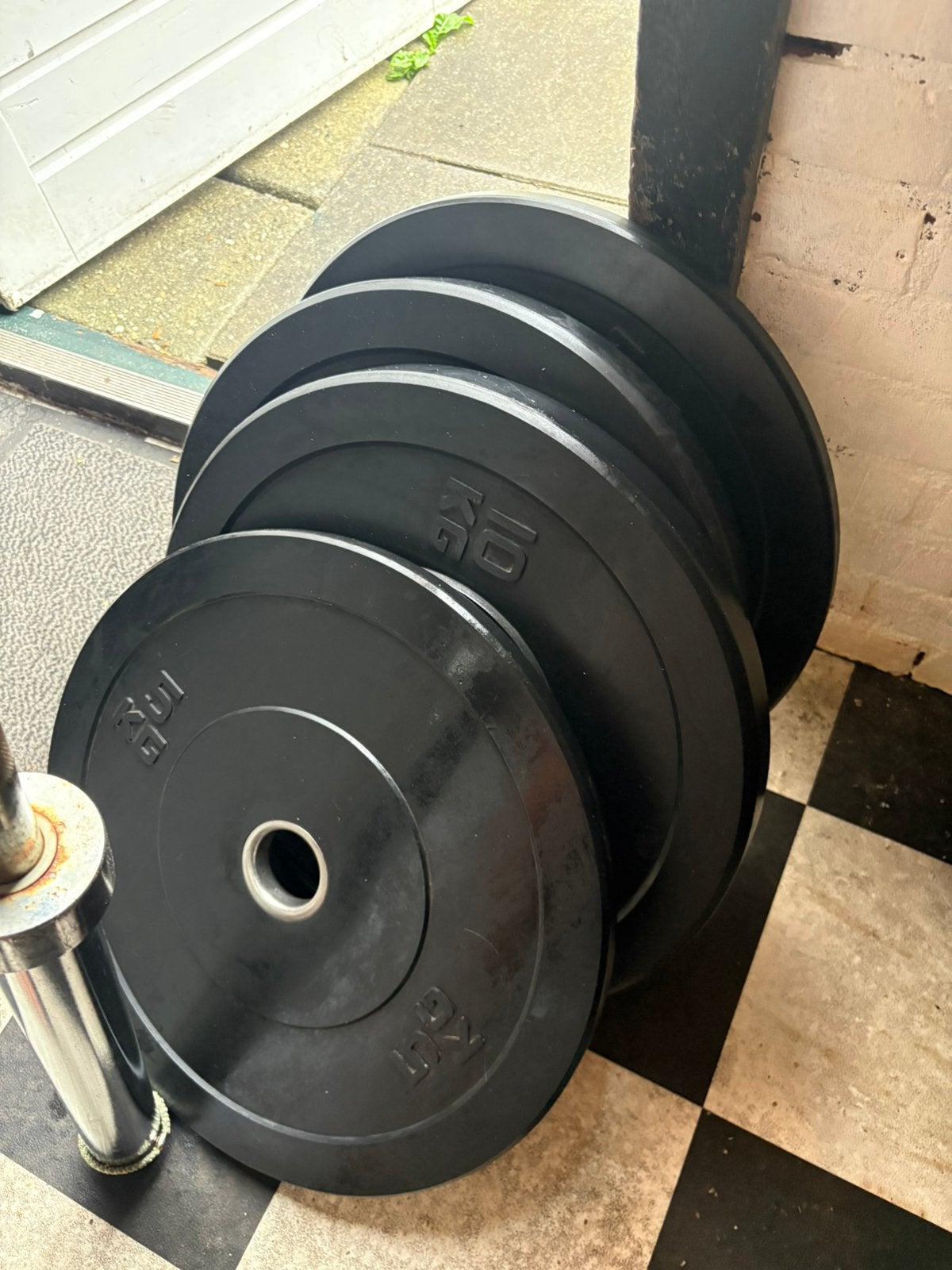 Barbell 220 cm 50 mm plus 2x10 2x 5 kg schijven, Sport en Fitness, Fitnessmaterialen, Ophalen, Zo goed als nieuw, Halterstangen