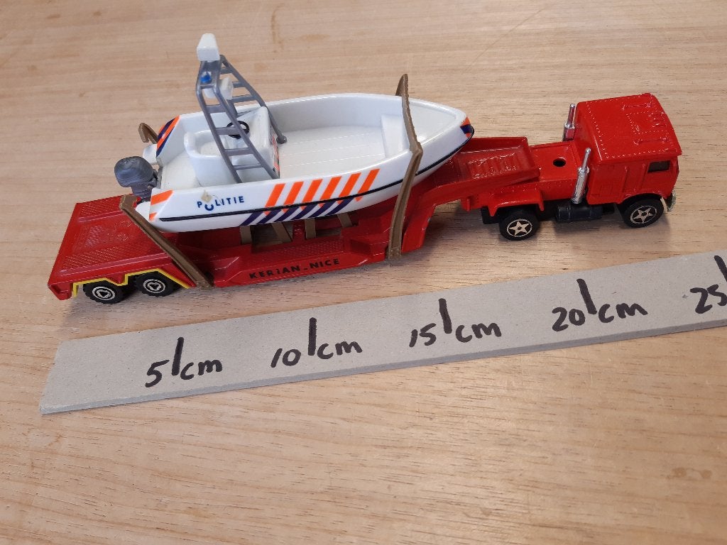 Truck met Oplegger Politieboot 25 cm lang, Ophalen of Verzenden, Gebruikt