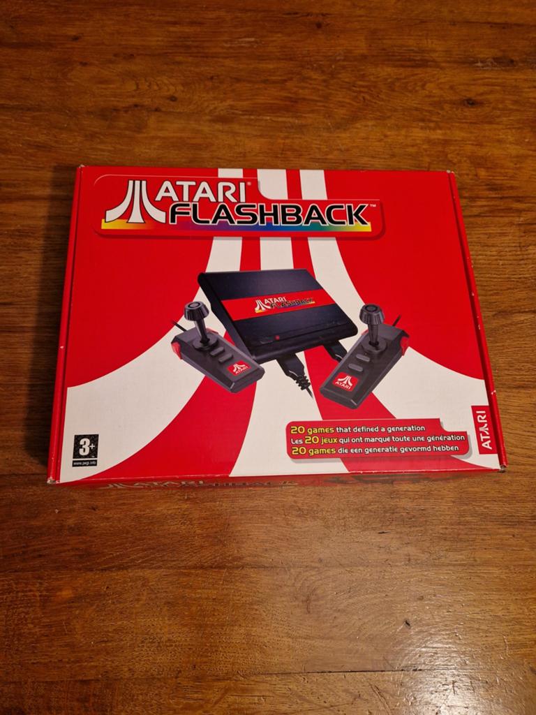 Atari Flashback, ongebruikt, Spelcomputers en Games, Spelcomputers | Atari, Atari, Met 2 controllers, Ophalen of Verzenden, Zo goed als nieuw