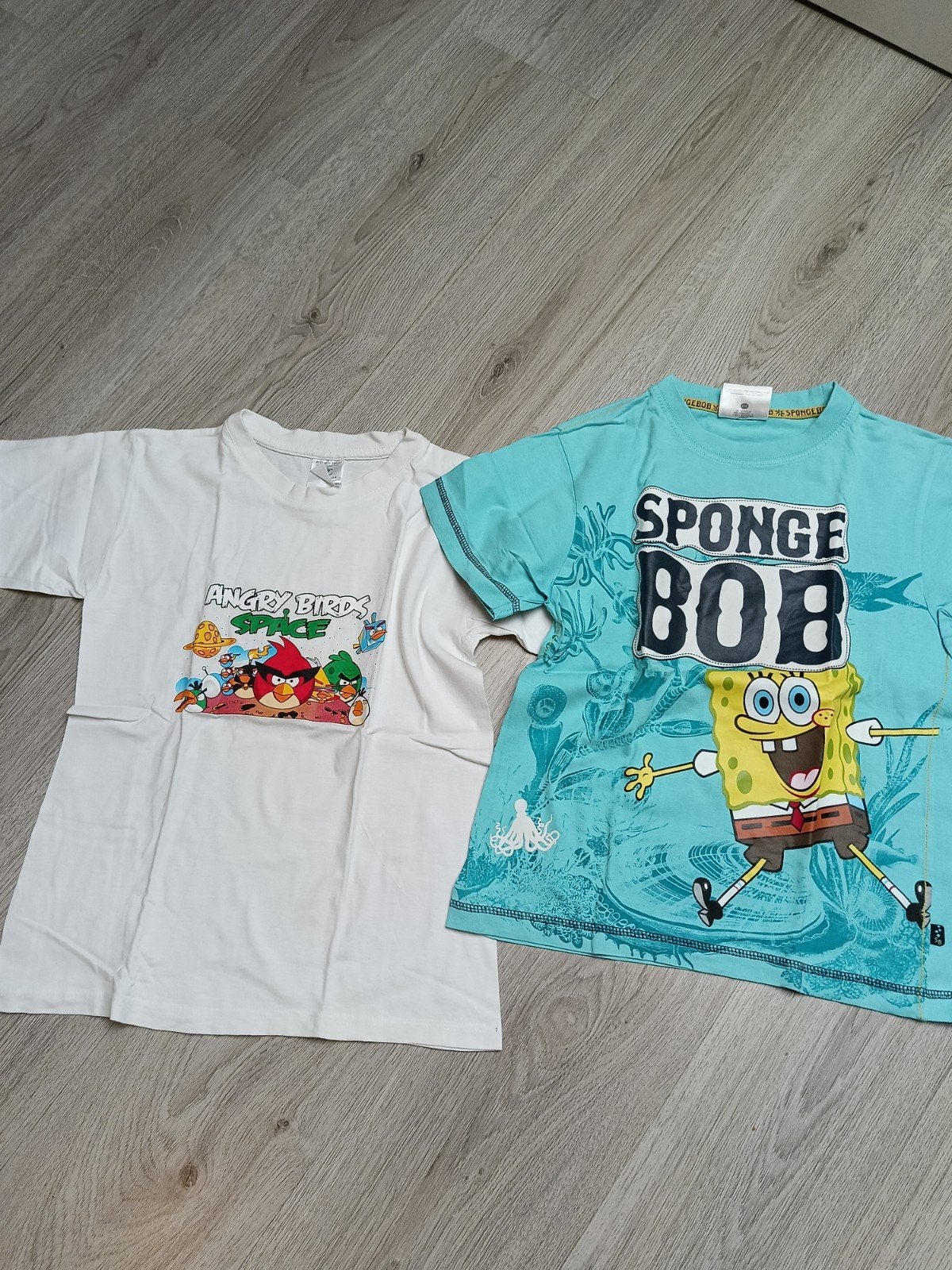 Set van 2 T-shirts: SpongeBob & Angry Birds (maat 134/140), Ophalen of Verzenden, Zo goed als nieuw, Nickelodeon, Shirt of Longsleeve