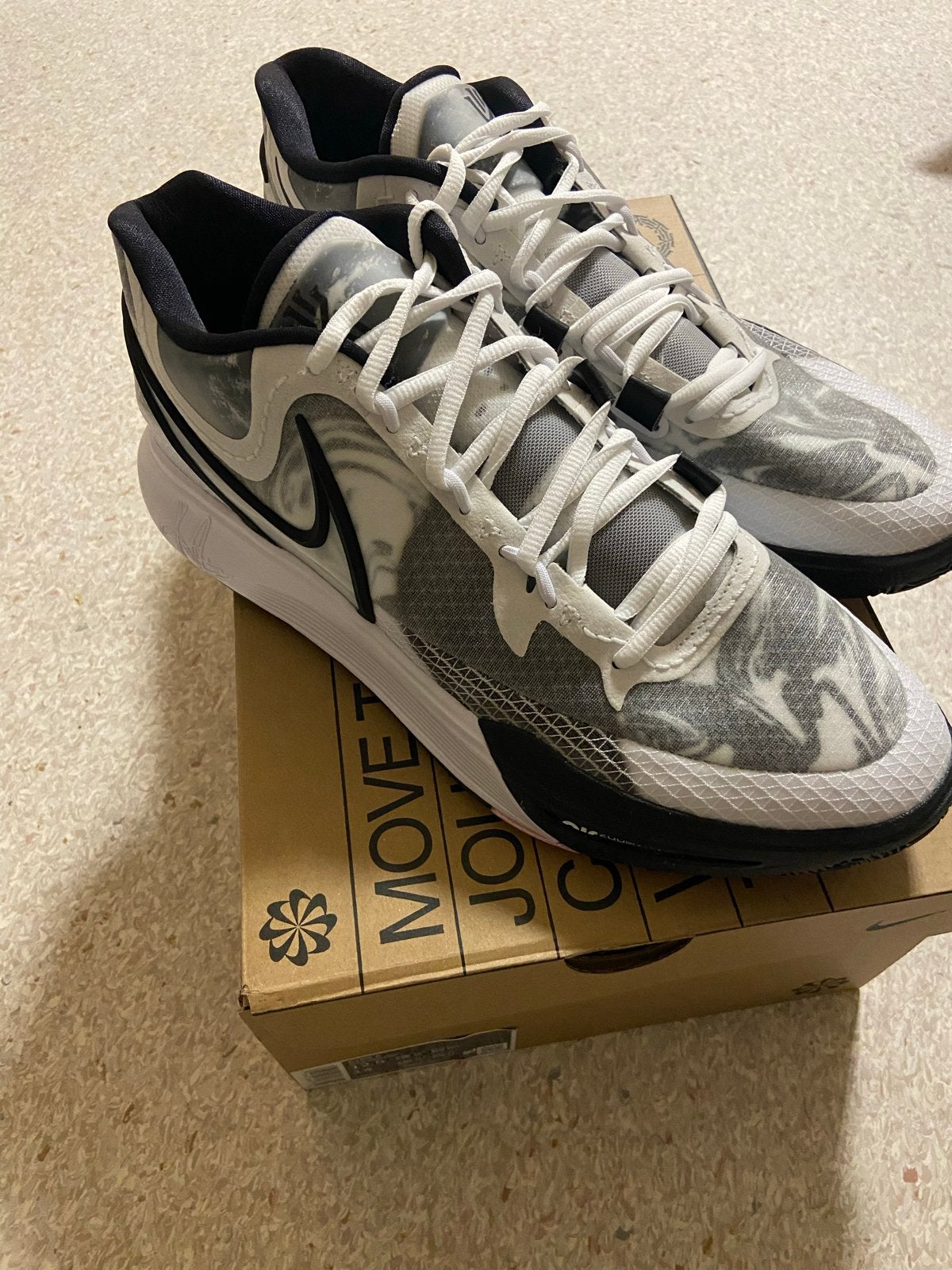 Nike Kyrie 8 Basketbalschoenen - Maat 47, Ophalen, Nieuw, Wit, Sneakers of Gympen