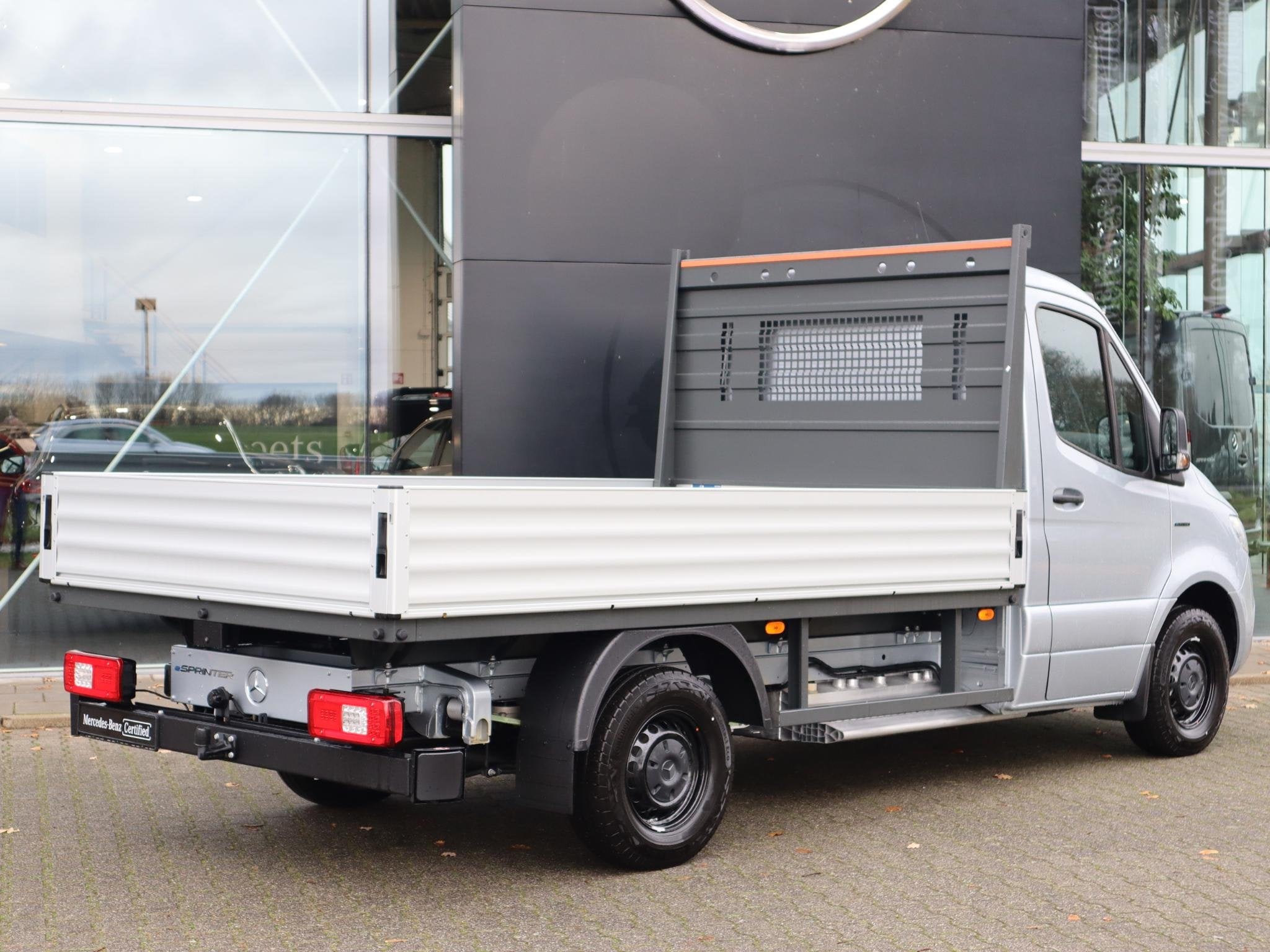 Mercedes-Benz eSprinter 320 L2 OPEN LAADBAK TREKHAAK, Automaat, 81 kWh, Gebruikt, 2000 kg