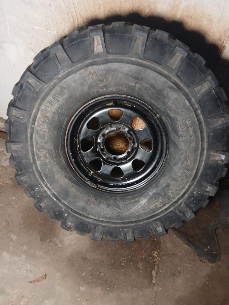 4 Off road velgen met band Nissan Patrol/toyota landcruiser, Auto-onderdelen, Banden en Velgen, Ophalen, Gebruikt, 16 inch, 325 mm