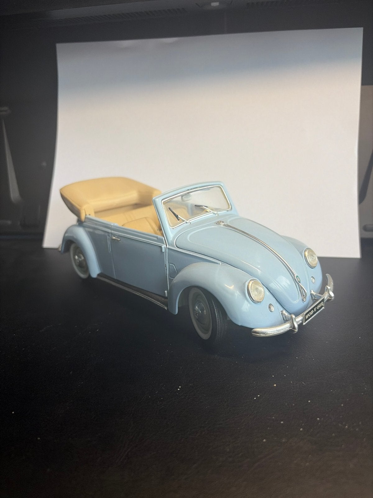 Volkswagen Kever Cabriolet 1951 - Schaal 1/18 - Maisto, Ophalen of Verzenden, Zo goed als nieuw, Auto, Maisto