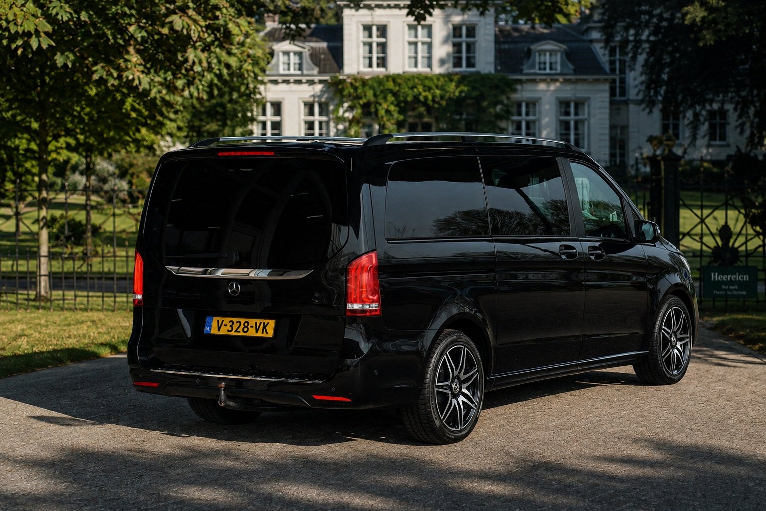 Mercedes-Benz V-klasse 2019 V250d 190pk AMG Zwart - NL Auto, Achterwielaandrijving, 2375 kg, 2000 kg, Zwart