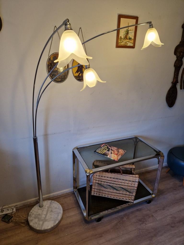 Regenboog Lamp met tulpvormige poot van wit marmer, Ophalen of Verzenden, Minder dan 100 cm