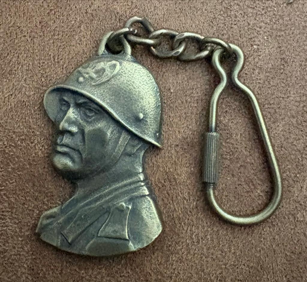 Benito Mussolini Duce D'Italia Sleutelhanger, Postzegels en Munten, Ophalen of Verzenden, Overige materialen