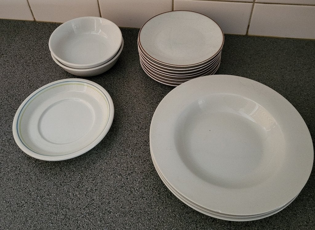 diverse borden, schaaltjes, mokken en diverse glazen, Ophalen, Overige materialen, Gebruikt, Overige typen