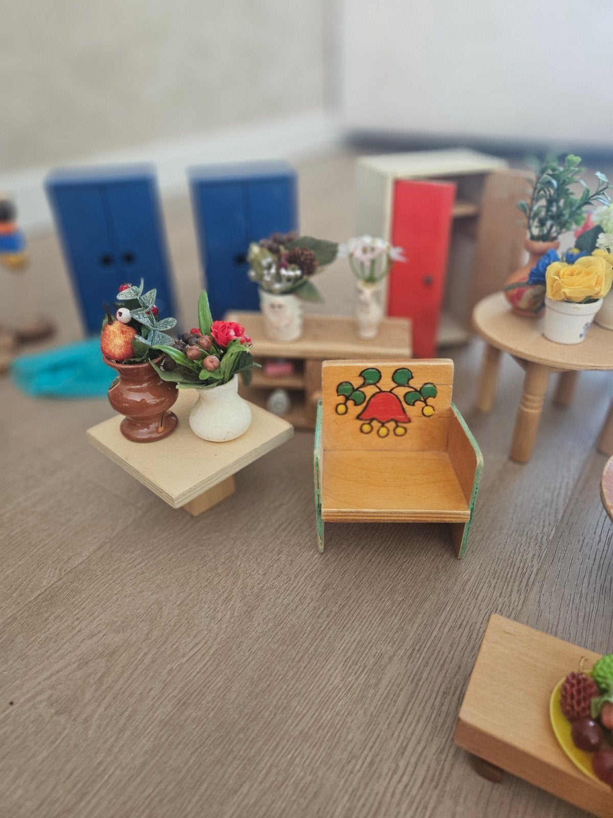 Grote collectie poppen en poppenhuismeubels, Ophalen of Verzenden, Gebruikt