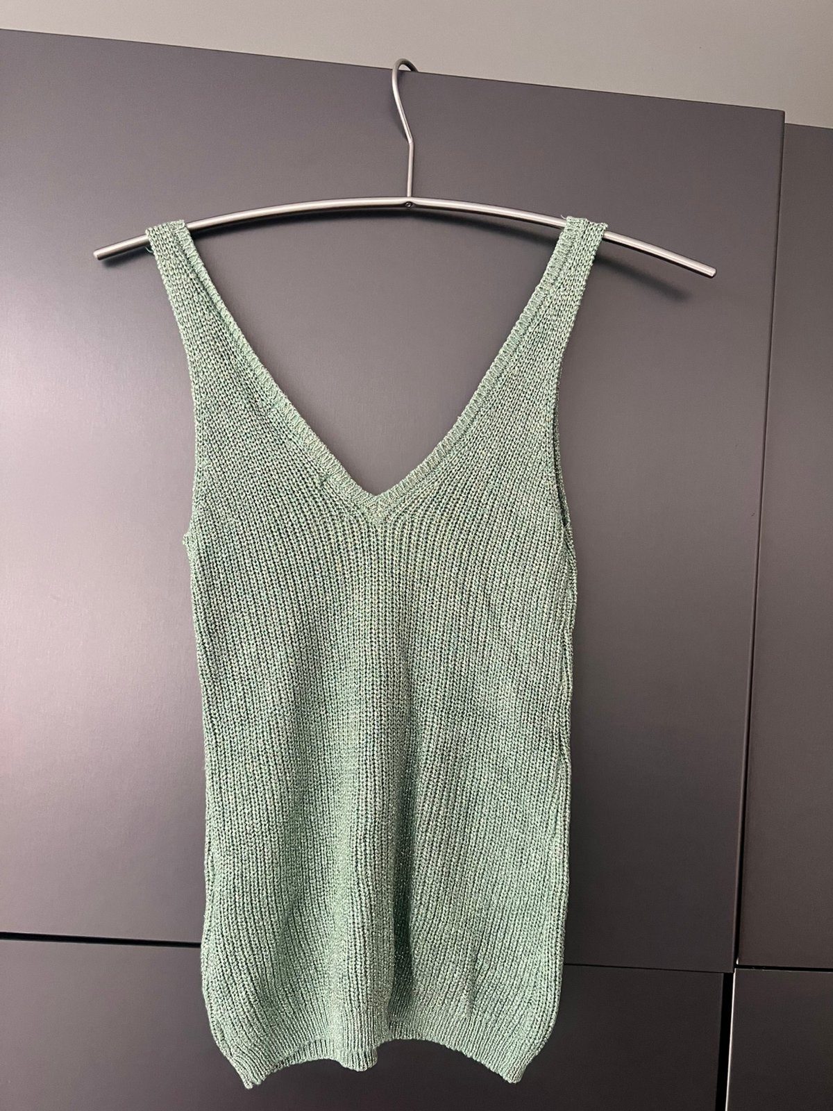 AMISU MINT GROEN GLITTER GEBREIDE MOUWLOOS TOPJE TOP MAAT M, Kleding | Dames, Tops, Maat 38/40 (M), Ophalen of Verzenden, Zo goed als nieuw