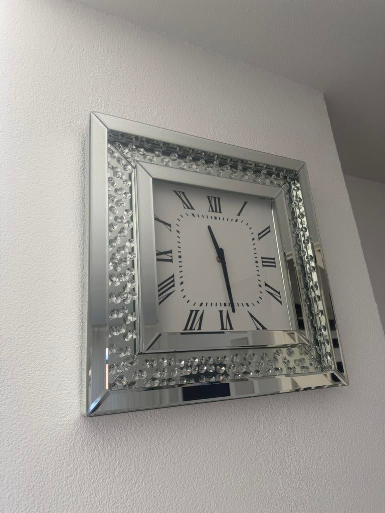 Luxe wandklok met spiegel en kristallen, Ophalen, Zo goed als nieuw, Analoog, Wandklok