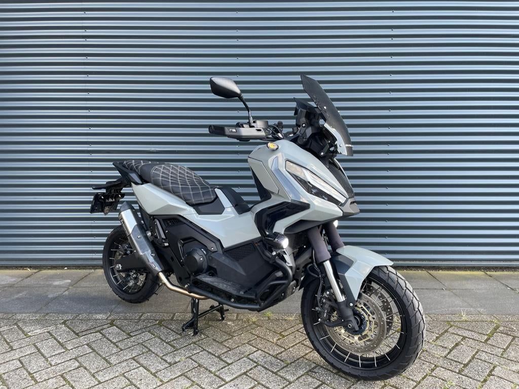 Honda X-ADV 750 Full Option Akrapovic - 2880 km - 2021, Motoren, Motoren | Honda, Scooter, Sportuitlaat, Gebruikt, Particulier