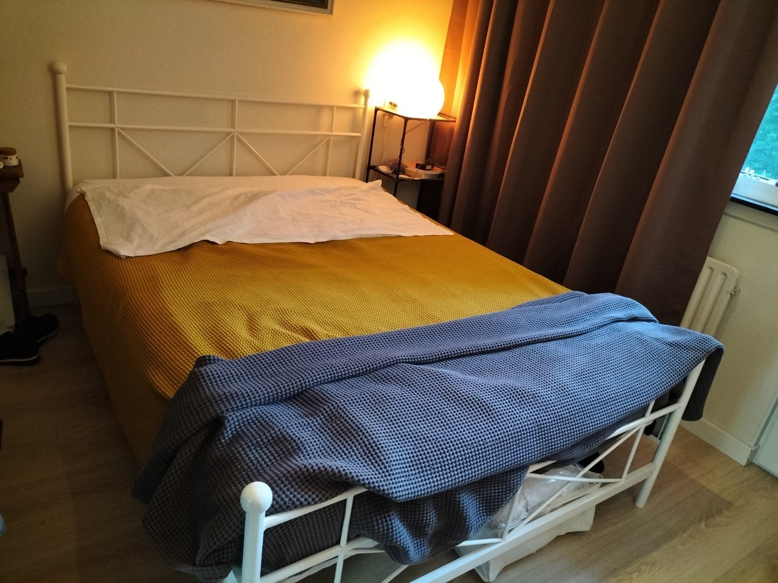 wit metalen bed 140x200cm incl lattenbodems, en evt matras, Ophalen, Gebruikt, Wit, Tweepersoons