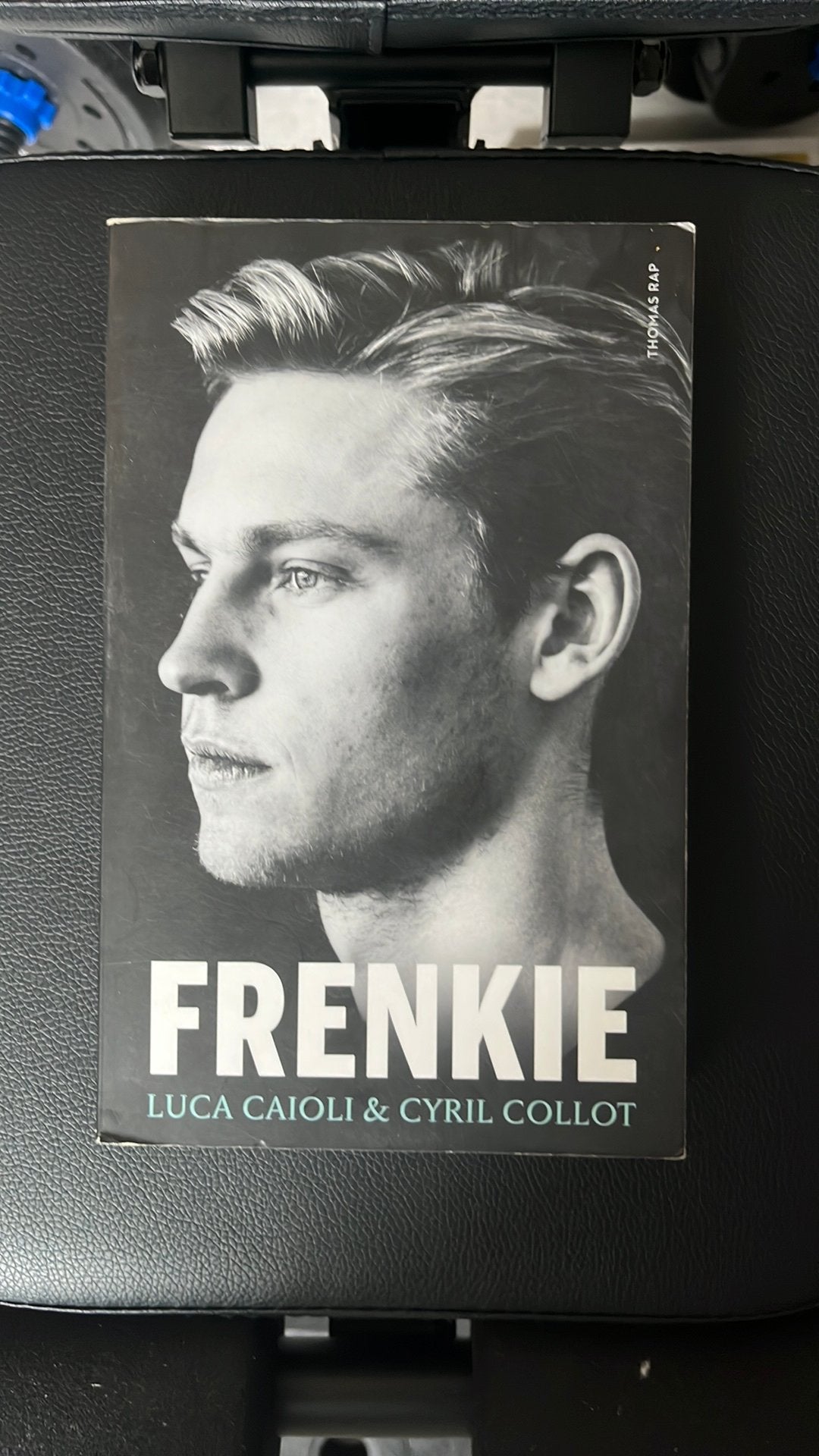 Luca Caioli - Frenkie, Boeken, Overige Boeken, Zo goed als nieuw, Ophalen of Verzenden