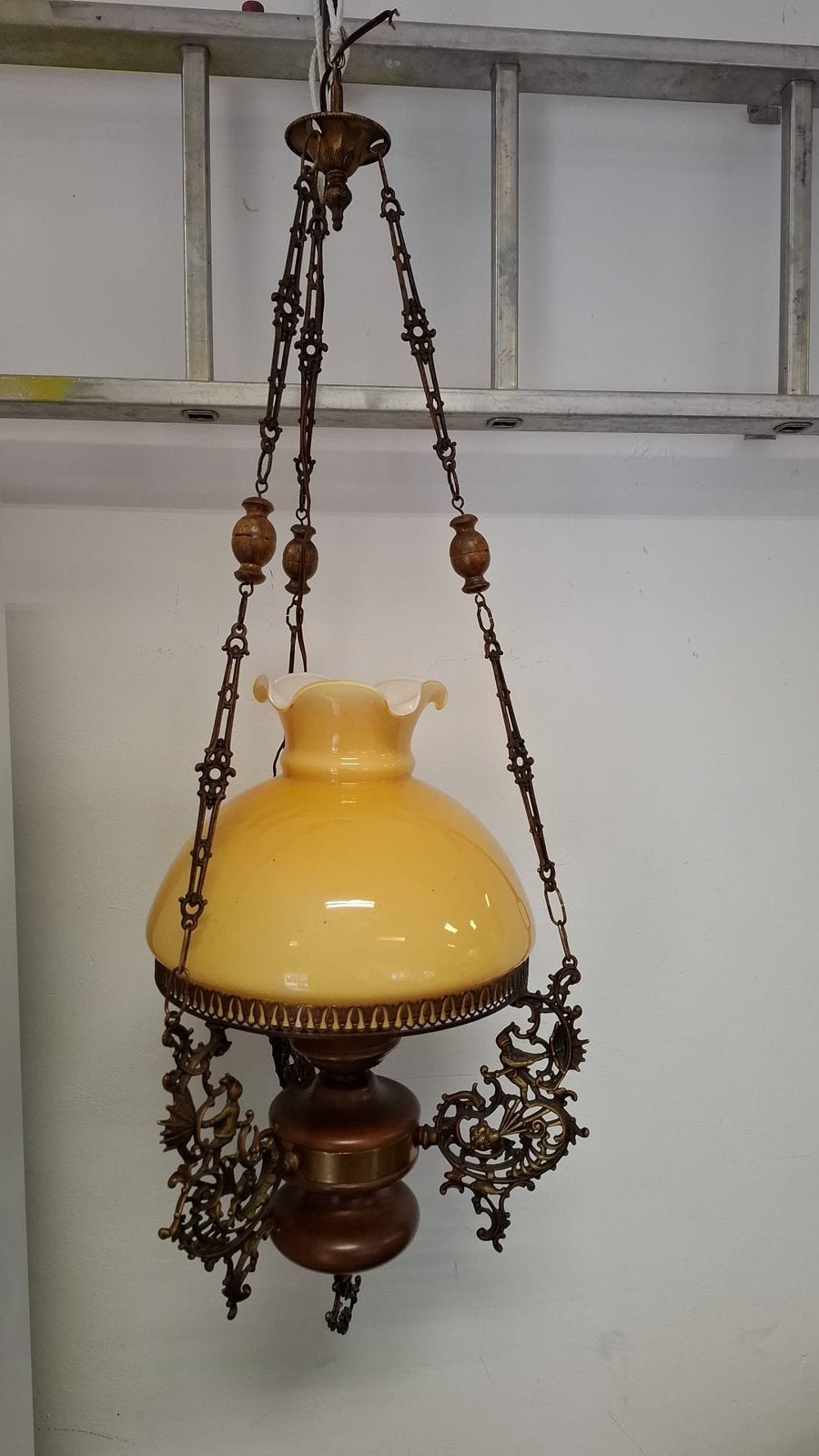 Antieke hanglamp in petroleumlampstijl, Ophalen