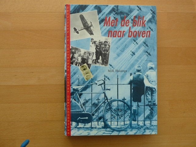 Met de blik naar boven M.H. Huizinga Groningen en omstreken, Ophalen of Verzenden, Zo goed als nieuw
