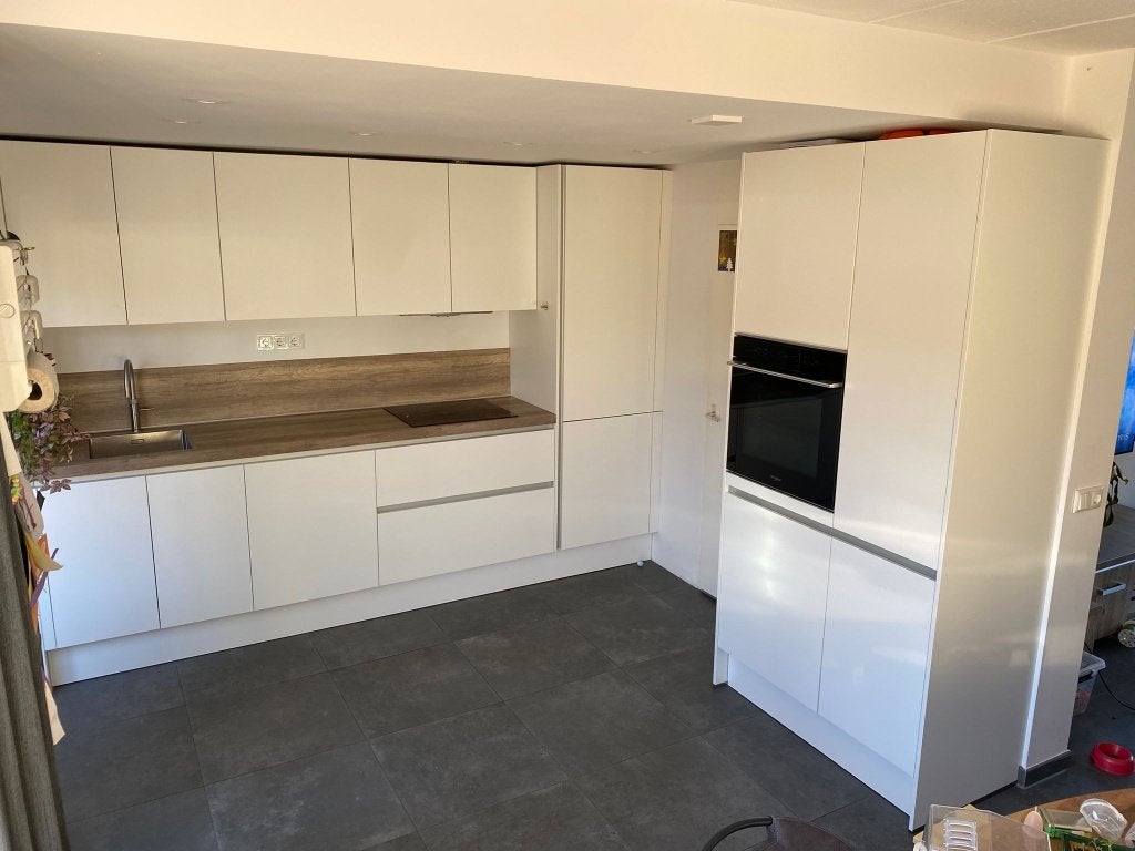 Moderne Mat Witte Keuken met Quooker GEDEMONTEERD, Huis en Inrichting, Wit, Dubbelwandige keuken, Ophalen of Verzenden, Zo goed als nieuw
