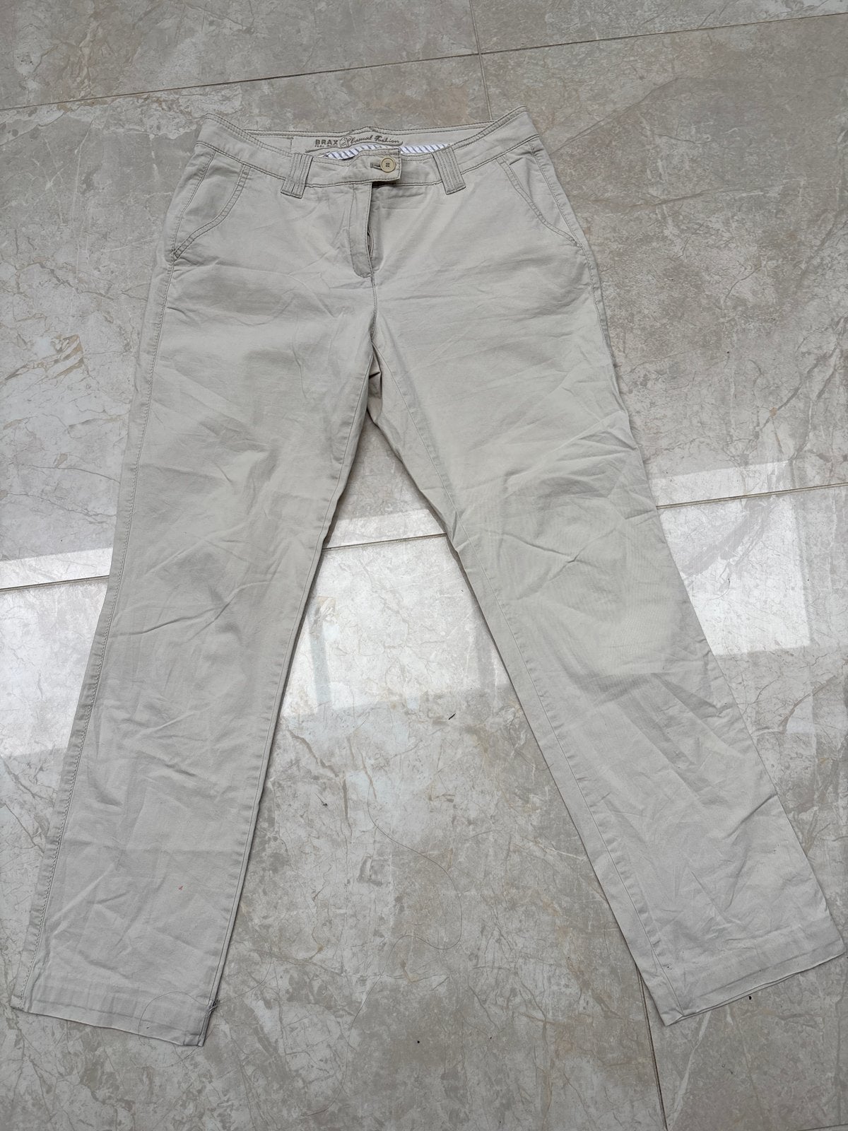 Brax Ruby Chino MTWA Damesbroek - Beige, Kleding | Dames, Maat 38/40 (M), Beige, Ophalen of Verzenden, Lang