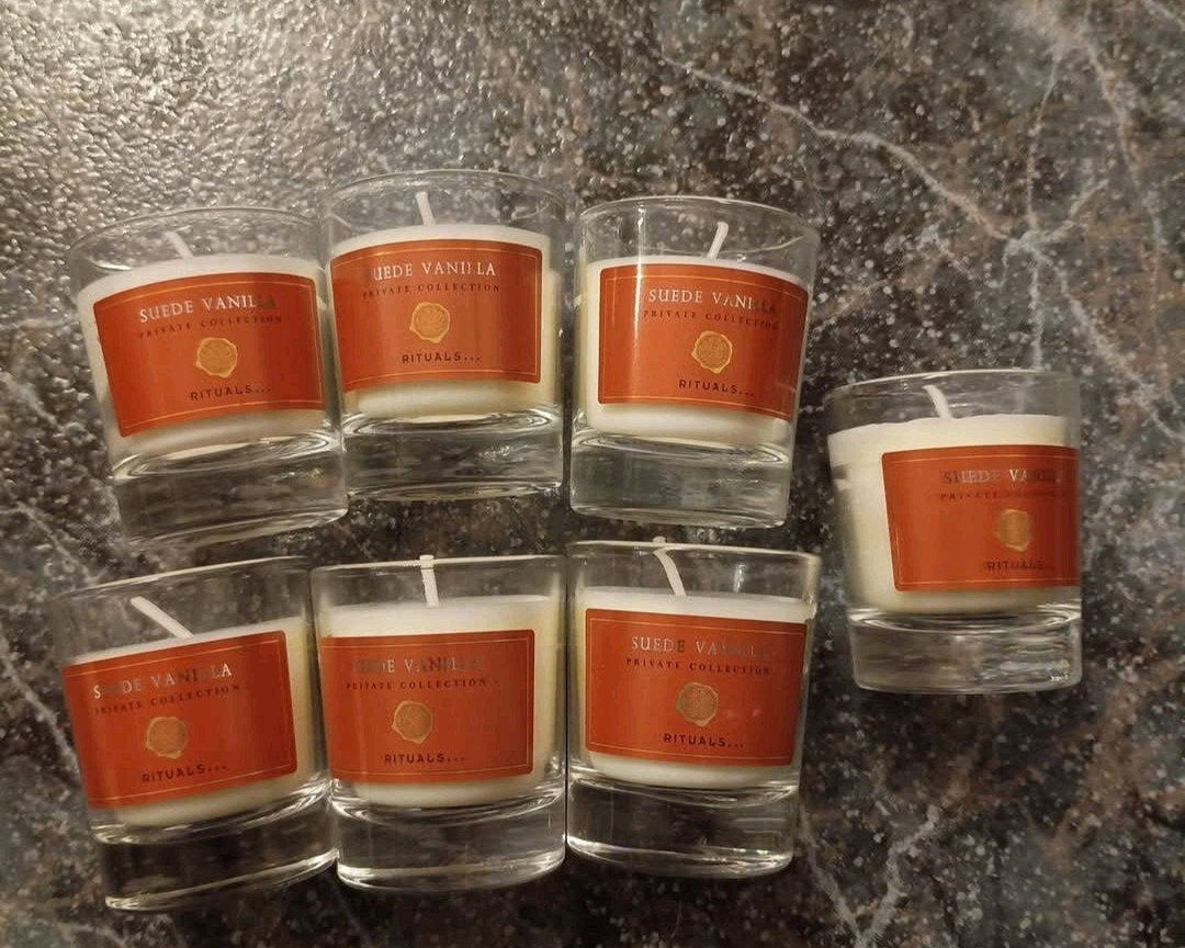 3 over Rituals Suede Vanilla geurkaarsen prijs is per stuk, Wit, Ophalen of Verzenden, Rituals, Kaars