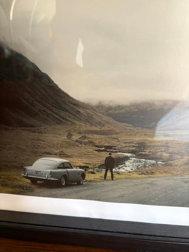 Ingelijste James Bond foto met Aston Martin, Ophalen