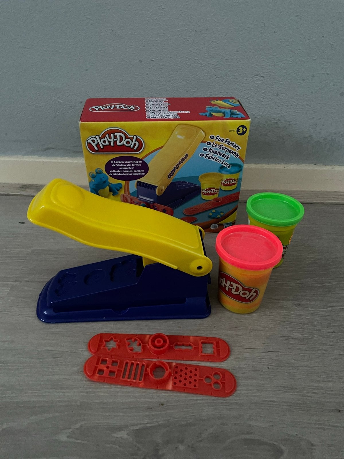 Play-Doh Fun Factory Knetwerk met 2 potjes klei, Ophalen, Zo goed als nieuw, Knutselen