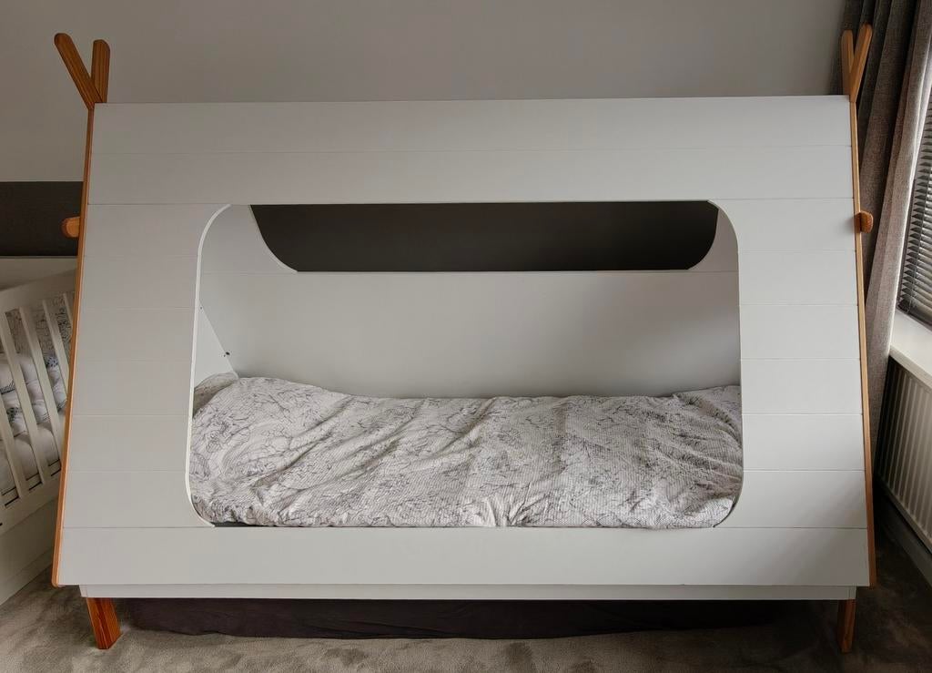 Tipi Bed Kinderbed - Wit met Houten Details, Ophalen, 85 tot 100 cm, Gebruikt, Lattenbodem