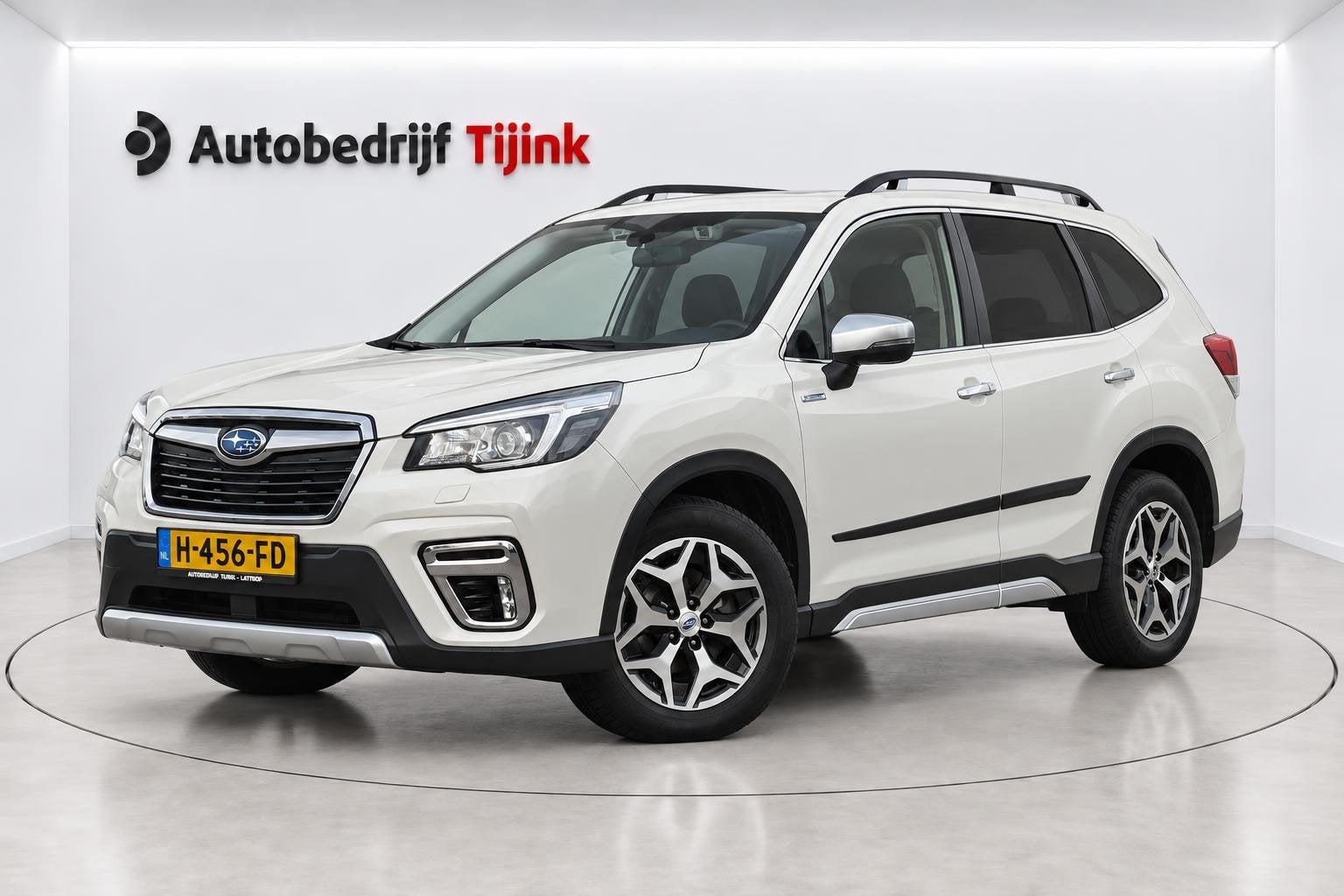 Subaru Forester 2.0i e-BOXER Luxury | Automaat | Trekhaak |, Auto's, Euro 6, 4 cilinders, Wit, Origineel Nederlands