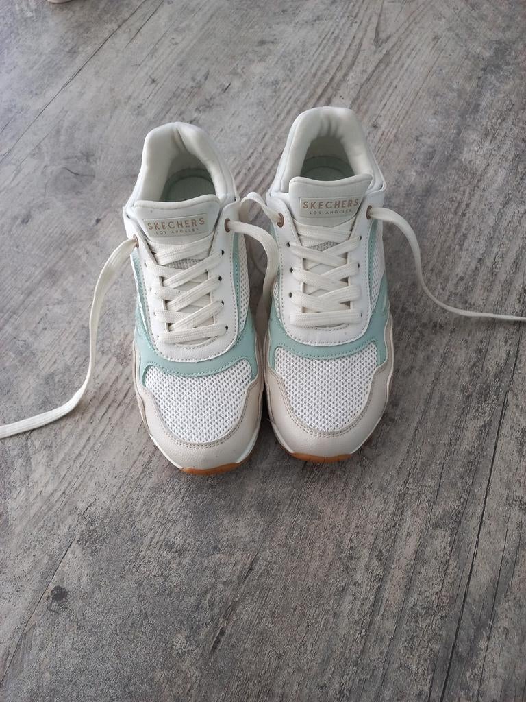 Skechers sneakers wit/mintgroen - Zo goed als nieuw, Kleding | Dames, Skechers, Wit, Ophalen of Verzenden, Sneakers of Gympen