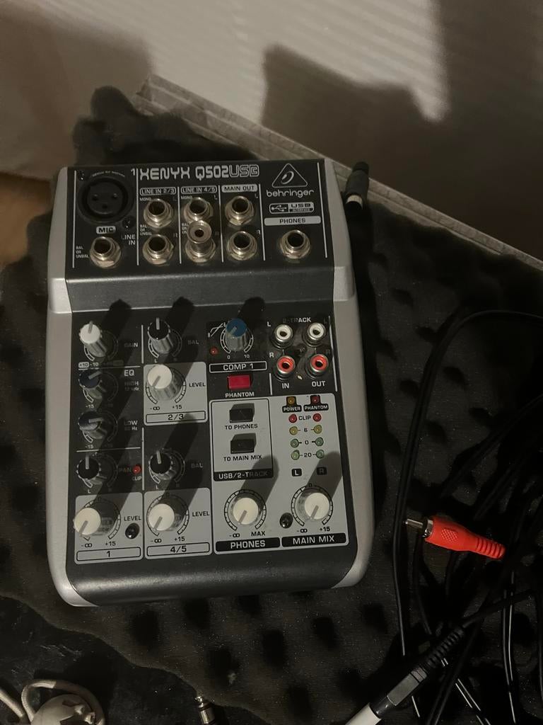 Behringer Xenyx Q502USB Mixer - Compacte Audio Mixer, Muziek en Instrumenten, Mengpanelen, Gebruikt, Minder dan 5 kanalen, Microfooningang