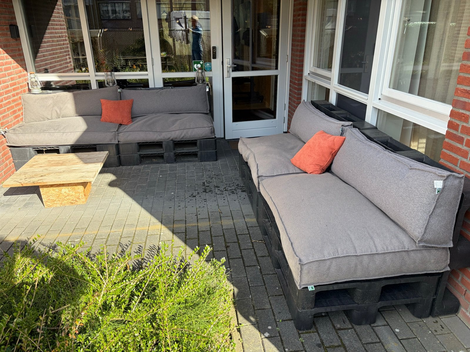 Flexibele Pallet Loungeset met Kussens - Binnen/Buiten, Ophalen, Kunststof, Gebruikt, Meer dan 8 zitplaatsen