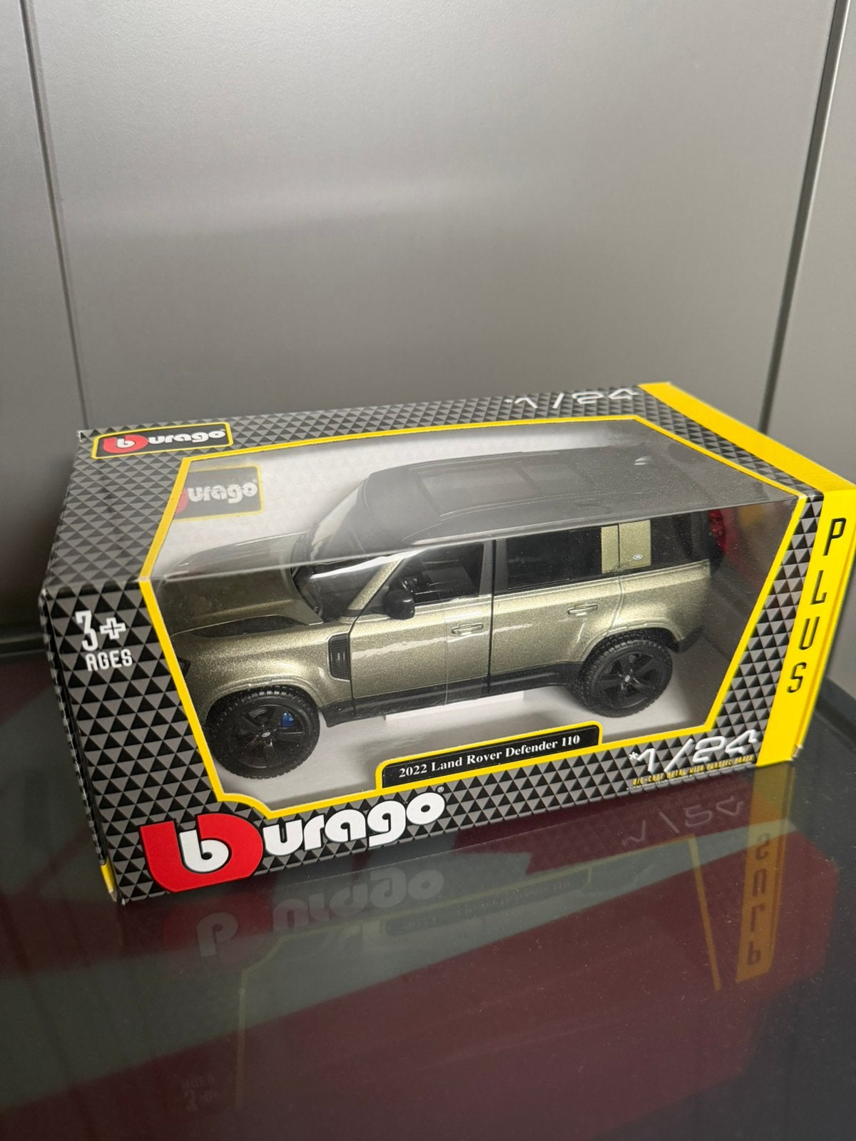Burago 2022 land rover defender 110 1:24, Hobby en Vrije tijd, Ophalen of Verzenden, Zo goed als nieuw, Bburago