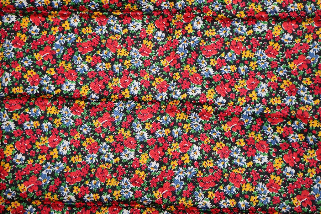 meerkleurige,gebloemde katoen; Staphorster 'kraplappengoed', Overige kleuren, Nieuw, Ophalen of Verzenden, 30 tot 120 cm