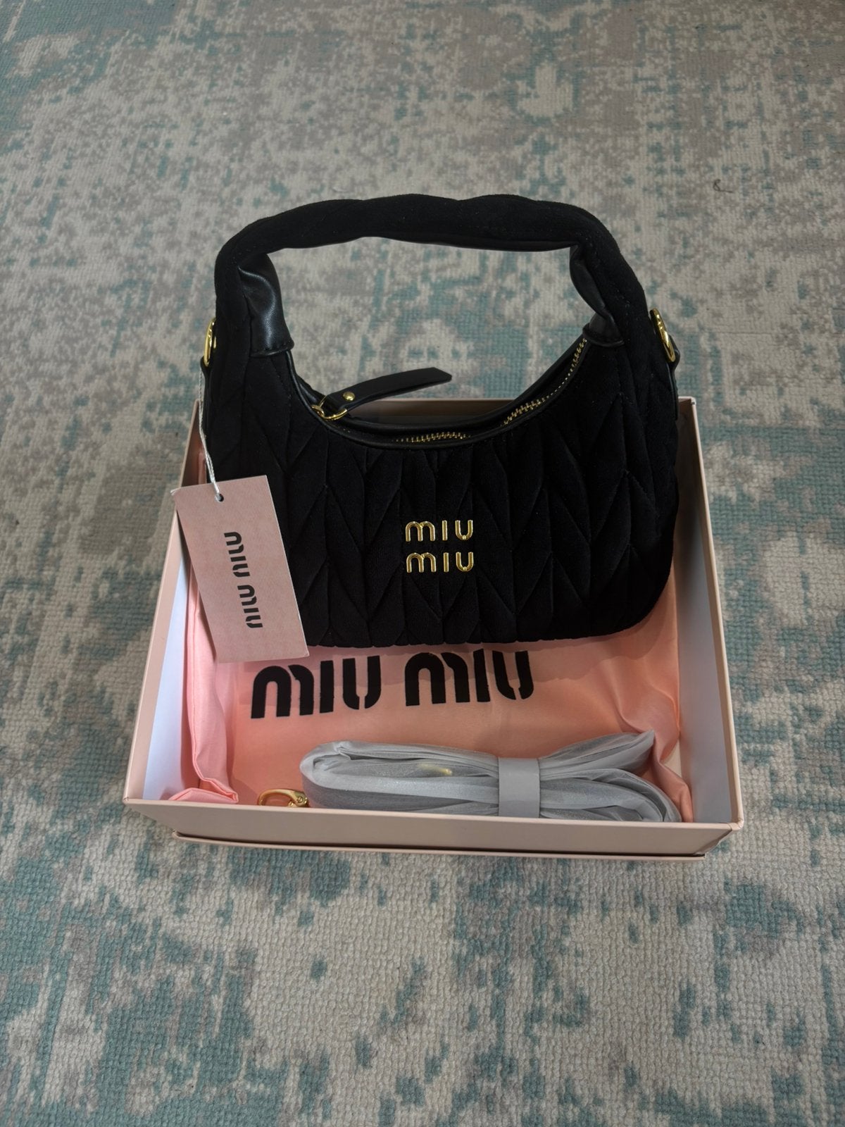 Zwarte Miu Miu gewatteerde handtas – nieuw, Sieraden, Tassen en Uiterlijk, Verzenden, Nieuw, Zwart, Handtas