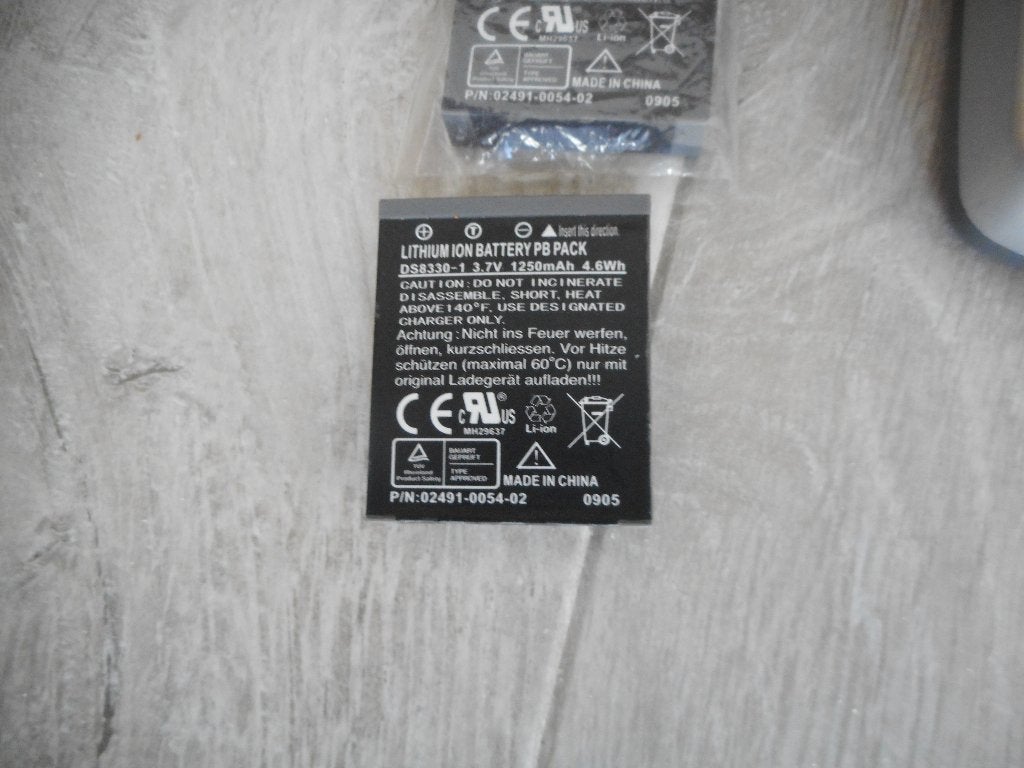 oplader accu en 3 accu's, Ophalen of Verzenden, Zo goed als nieuw