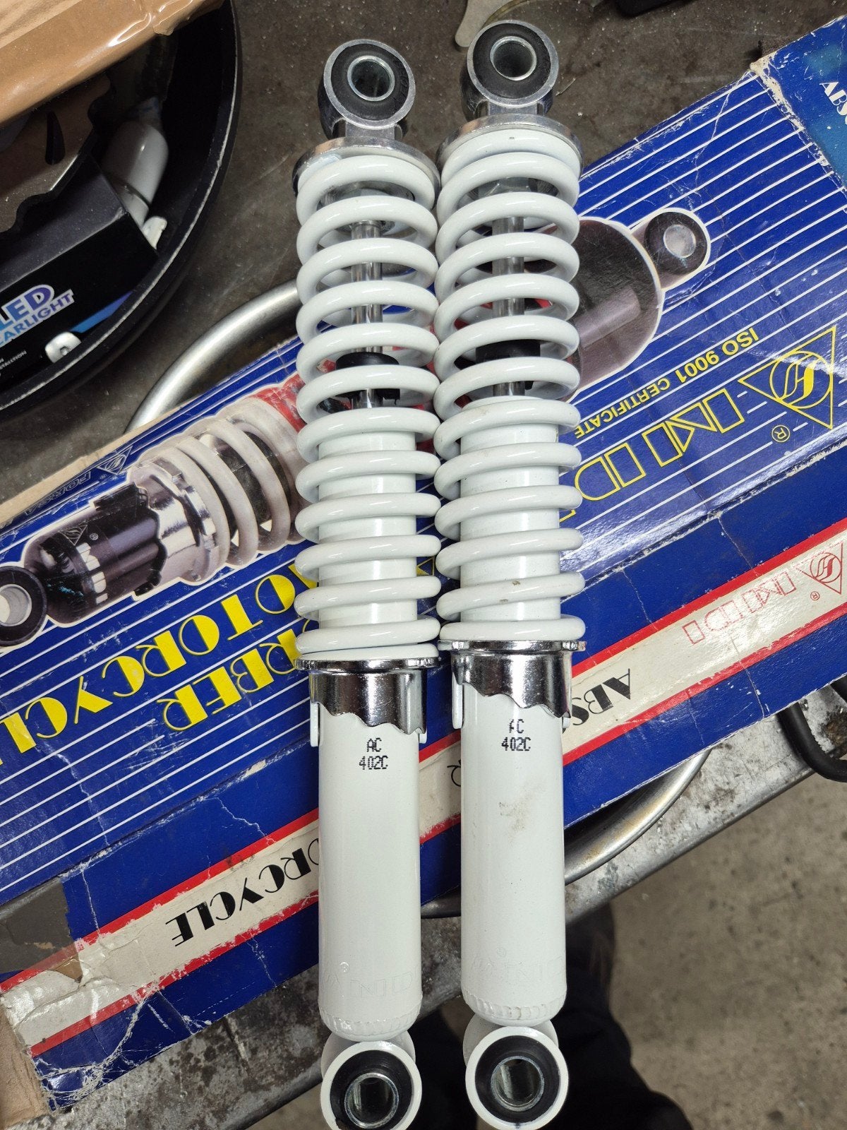 set nieuwe schokbrekers wit 300mm, Ophalen of Verzenden, Nieuw, Overige typen