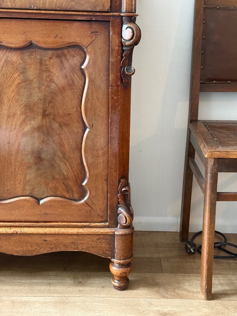 Antiek houten dressoir met sierlijke details, Antiek en Kunst, Ophalen