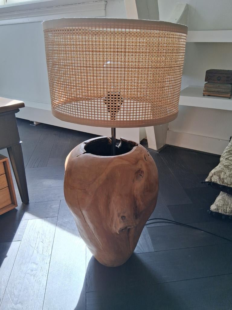 Houten lampenvoet, 70 cm hoog, met rieten kap, Huis en Inrichting, Lampen | Tafellampen, Ophalen of Verzenden