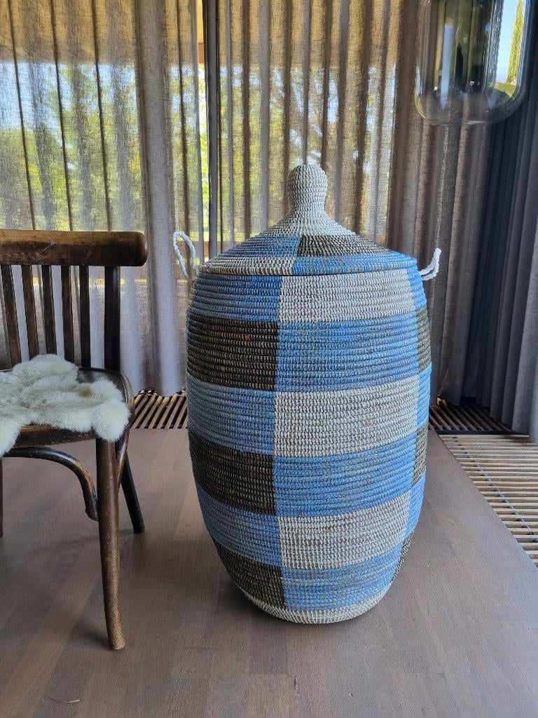 Grote afrikaanse wasmand XL blauw, zwart, wit uit Senegal, Mand, Rond, Nieuw, Ophalen of Verzenden