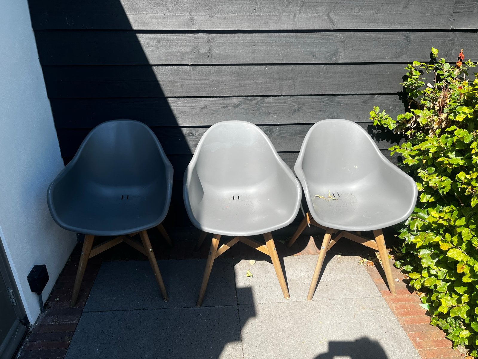 Set van 3 grijze Ikea kuipstoelen met houten onderstel, Huis en Inrichting, Ophalen, Gebruikt, Drie, Grijs