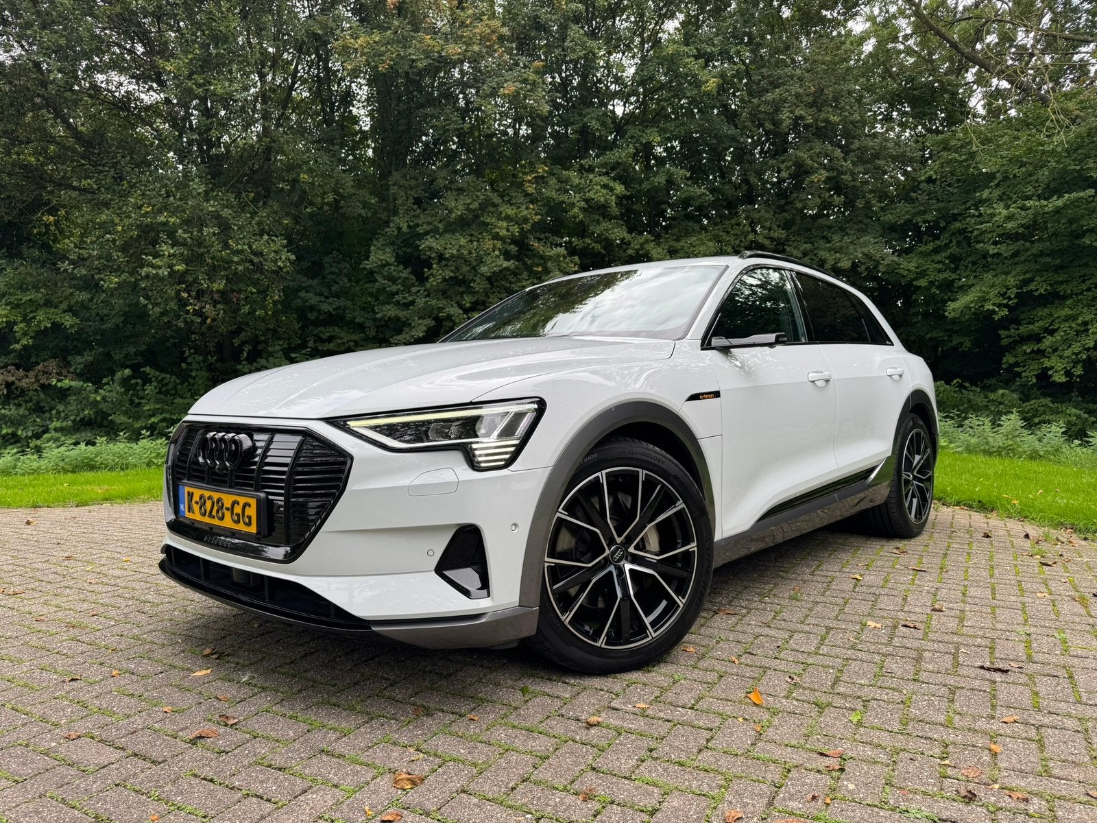 e-tron 55 Advanced | nieuwe motor | SOH 91,6% |, Auto's, Automaat, Zwart, Wit, Leder