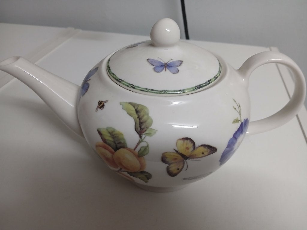 Theepot met bloemen en vlinders, Antiek en Kunst, Ophalen of Verzenden