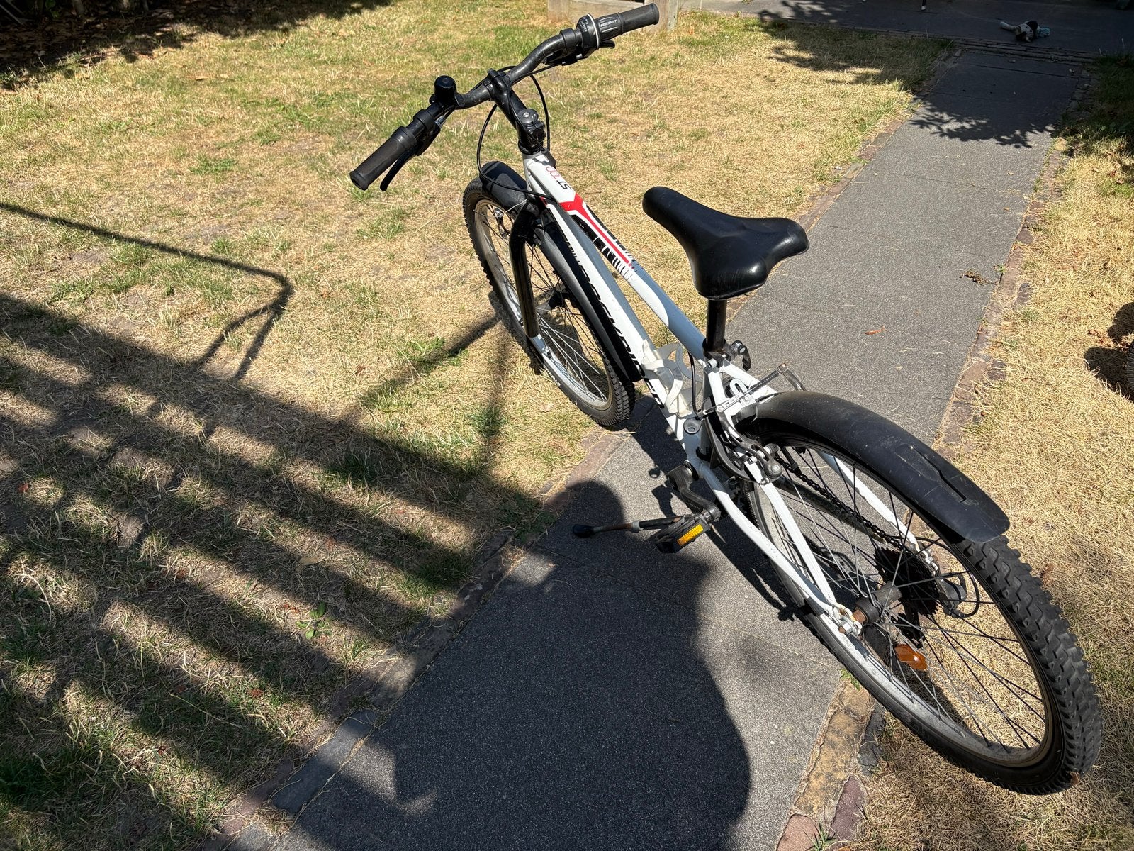 Rockrider ST100 - 24 inch mountainbike (wit/zwart), Ophalen, Gebruikt, Velgrem, Overige merken