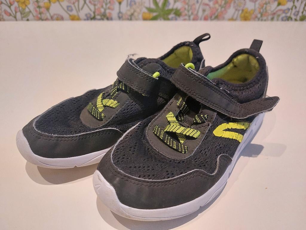 Jongens gymschoenen maat 35, Decathlon, Ophalen of Verzenden, Zo goed als nieuw, Jongen of Meisje