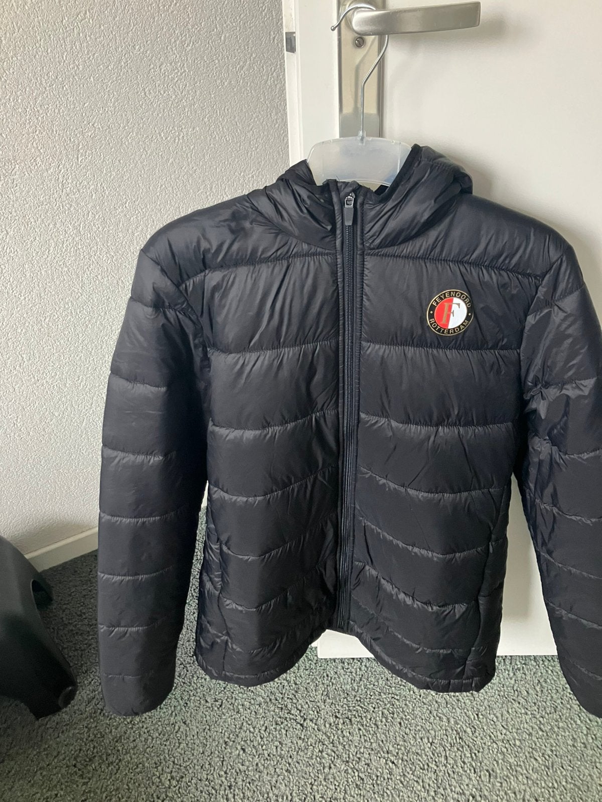 Feyenoord jas, nieuw! maat M (uit de fanshop), Ophalen of Verzenden, Nieuw, Maat 48/50 (M), Zwart