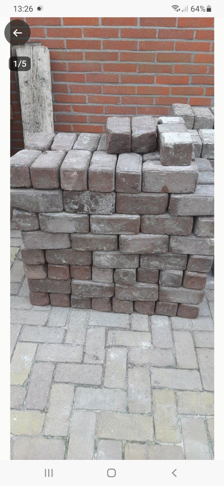 Ruim 100 blokstenen, de beschadigde stenen liggen bovenaan., Ophalen, Beton, Klinkers