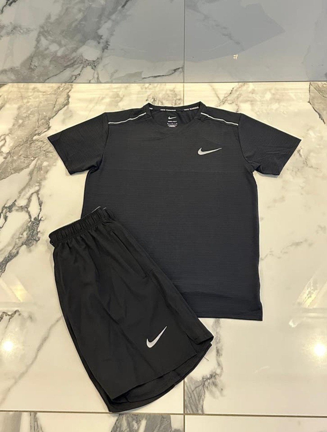 Nike Sportset: T-shirt en korte broek, Fitness, Maat 48/50 (M), Zwart, Nike