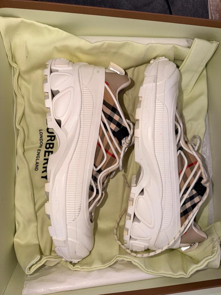 Burberry UO SNEAKERS BEIGE - Maat 42, Ophalen of Verzenden, Zo goed als nieuw, Beige, Sneakers of Gympen